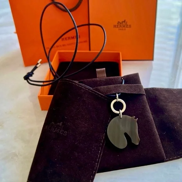 Hermès Cord & Horn Horse
Pendant Necklace - Picture 6 of 9